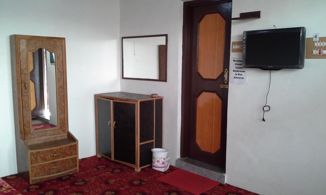 Howrah Guest House Srinagar  Exterior photo