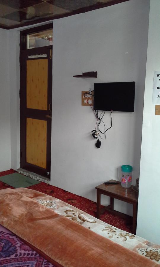 Howrah Guest House Srinagar  Exterior photo
