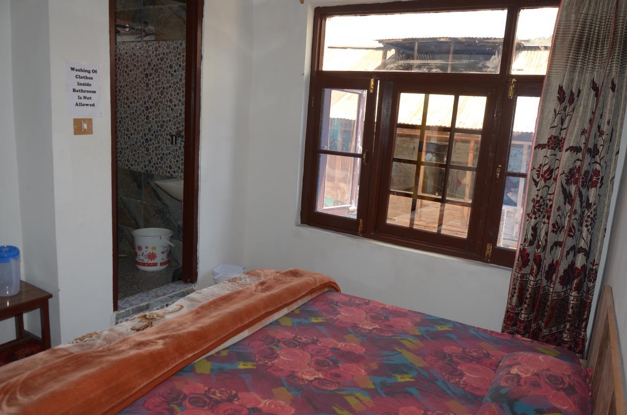 Howrah Guest House Srinagar  Exterior photo
